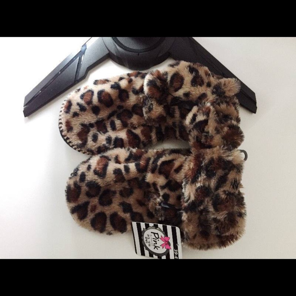 Leopard Print Fluffy Pompom Indoor Boots Slippers